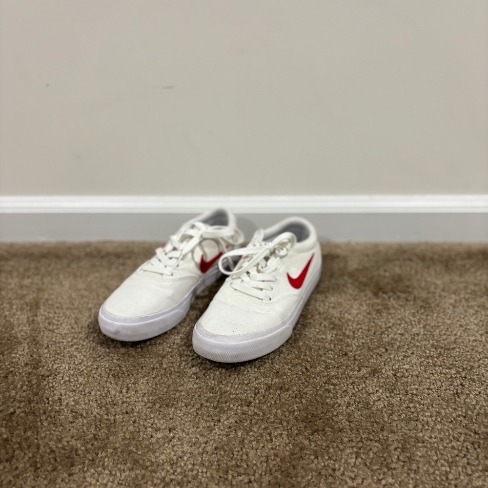 White Nike SB Skates